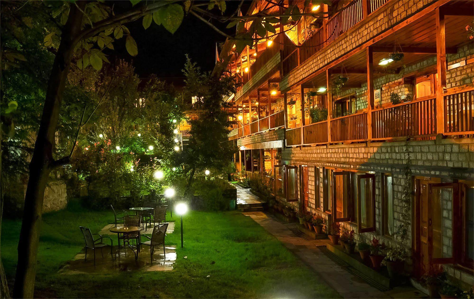 Negis Hotel Mayflower - Manali (Himachal Pradesh), Manali